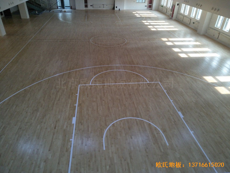 天津一號路四十八中籃球館運(yùn)動木地板施工案例0