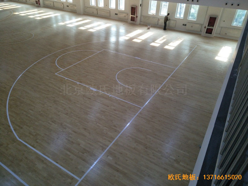 天津一號路四十八中籃球館運(yùn)動木地板施工案例3