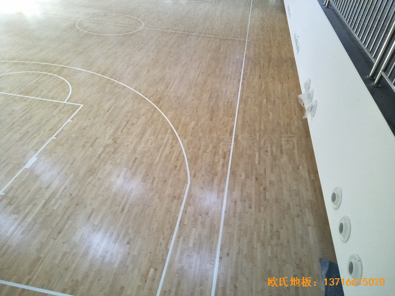 天津一號路四十八中籃球館運(yùn)動木地板施工案例4