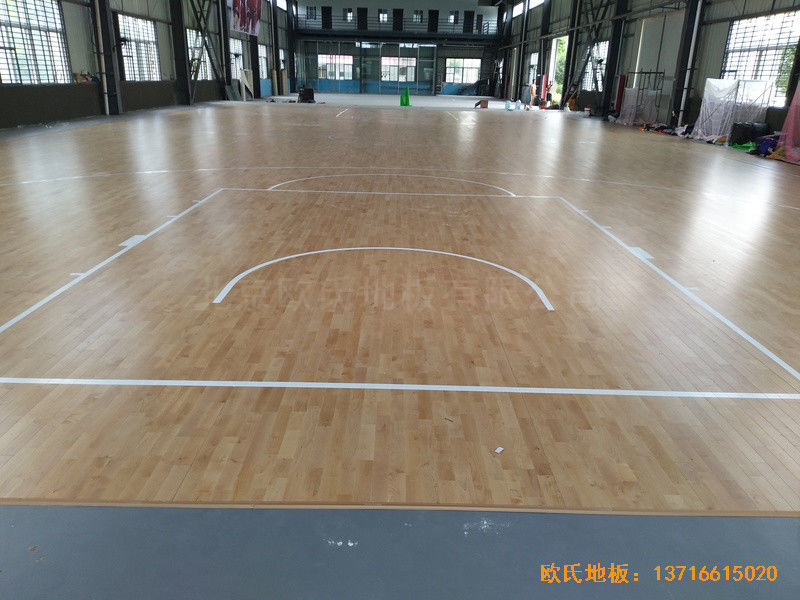 安微淮南開發(fā)區(qū)籃球館運(yùn)動(dòng)地板施工案例0