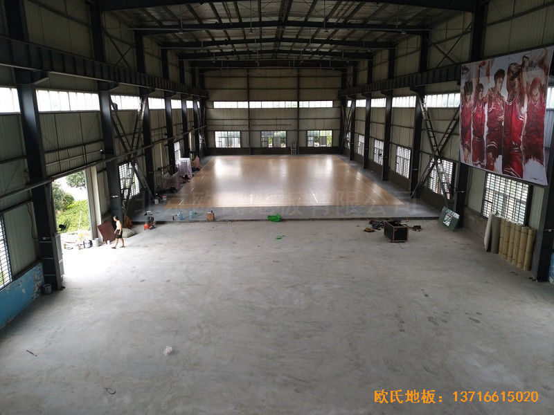 安微淮南開發(fā)區(qū)籃球館運(yùn)動(dòng)地板施工案例3