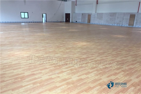 尋求運動場地地板哪個牌子較好