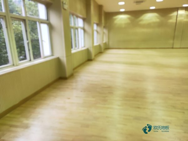 那里有運(yùn)動型地板生產(chǎn)公司