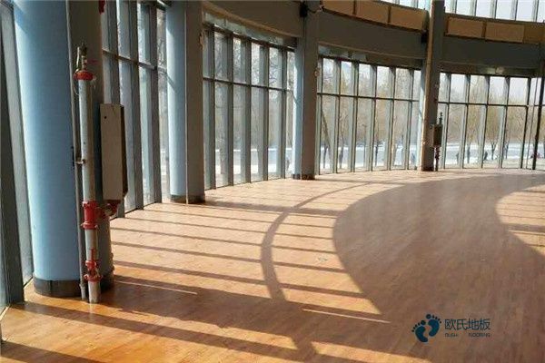 如何考察運(yùn)動木地板廠家