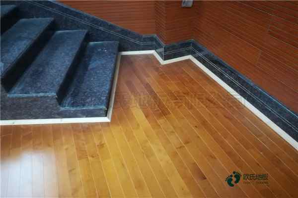 運(yùn)動(dòng)館室內(nèi)實(shí)木地板3