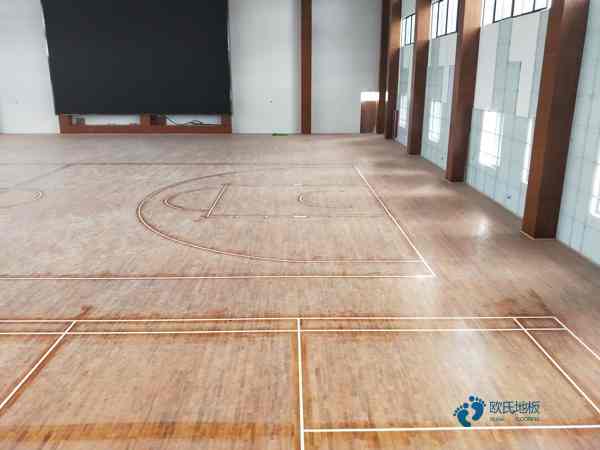 大學(xué)運(yùn)動地板施工隊(duì)3