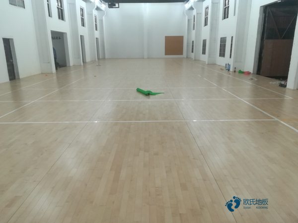 專業運動木地板安裝1
