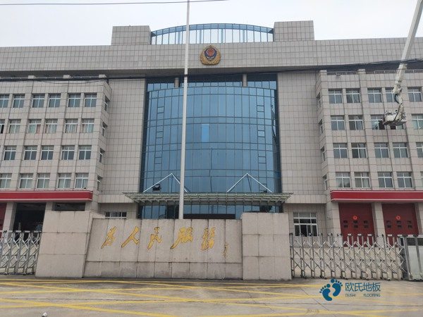 大學(xué)運(yùn)動籃球木地板報價
