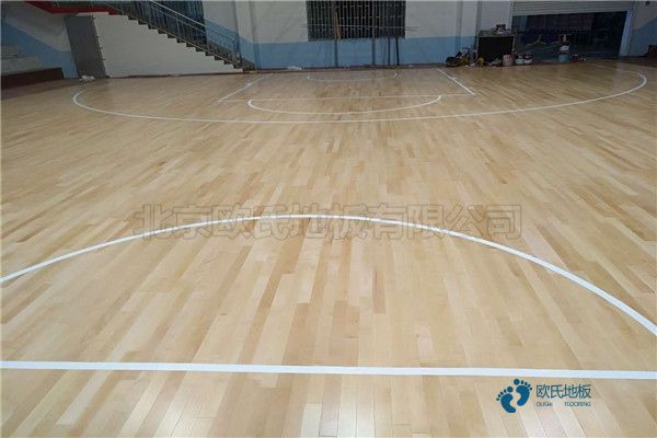 籃球館室內(nèi)木地板翻新2