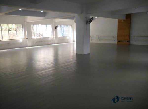 學(xué)校籃球場(chǎng)木地板多厚3