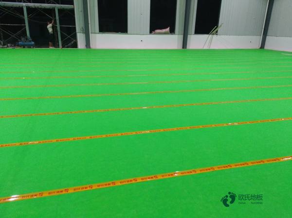 普通運動籃球木地板較低價格