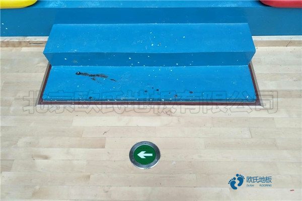 學校籃球木地板減震技術2