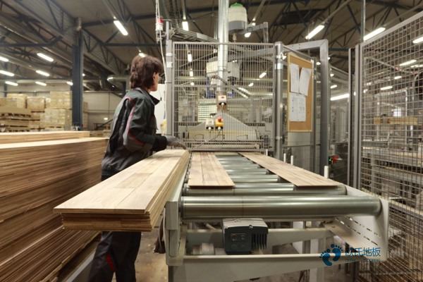 籃球場木地板鋪地膠1