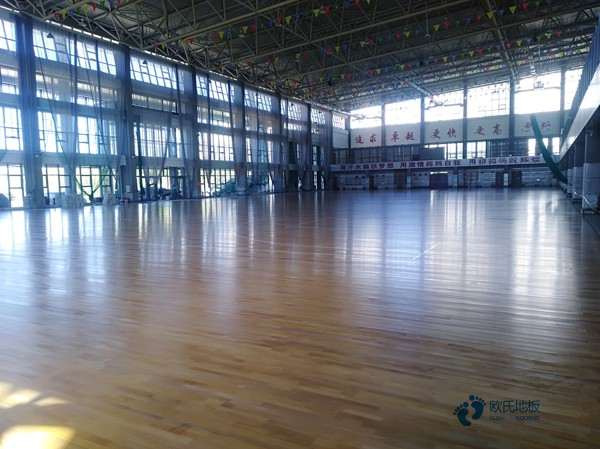 小學(xué)運(yùn)動(dòng)館木地板施工2